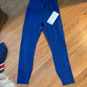 Nwt lululemon in movement tight 25” sz 6